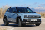 Renault 4 110 kW (150 CV) 52 kWh iconic Todo terreno Azul Nube con Techo Negro Exterior Lateral-Frontal 5 puertas