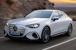 Mercedes-Benz Clase C El&eacute;ctrico C 400 4MATIC AMG Line Turismo Opalite White Bright Exterior Frontal-Lateral 4 puertas