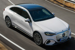 Mercedes-Benz Clase C El&Atilde;&copy;ctrico C 400 4MATIC AMG Line Turismo Opalite White Bright Exterior Cenital-Lateral-Frontal 4 puertas