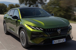 Peugeot 408 Hybrid 145 e-DCS6 GT Exclusive Hybrid Turismo Verde Flare Exterior Lateral-Frontal 5 puertas