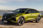 Peugeot 408 Hybrid 145 e-DCS6 GT Exclusive Hybrid Turismo Verde Flare Exterior Frontal-Lateral 5 puertas