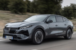 Peugeot 408 Hybrid 145 e-DCS6 GT Exclusive Hybrid Turismo Gris Selenium Exterior Frontal-Lateral 5 puertas