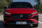 Peugeot 408 Plug-In Hybrid 240 e-DCS7 GT Plug-in Hybrid Turismo Elixir Red Exterior Frontal 5 puertas