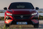 Peugeot 408 Plug-In Hybrid 240 e-DCS7 GT Plug-in Hybrid Turismo Elixir Red Exterior Frontal 5 puertas