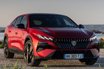 Peugeot 408 Plug-In Hybrid 240 e-DCS7 GT Plug-in Hybrid Turismo Elixir Red Exterior Lateral-Frontal 5 puertas