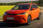 BYD DOLPHIN G DM-i Boost Turismo Orange Sunset Exterior Frontal-Lateral 5 puertas