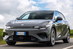 Leapmotor B05 Gama B05 Gama B05 Turismo Gris Brisa Exterior Frontal-Lateral 5 puertas
