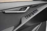 KIA Niro 1.6 GDi HEV Emotion con Pack Luxury Todo terreno Interior Mandos puerta 5 puertas