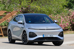 XPENG G6 RWD Long Range RWD Long Range Todo terreno Silver Frost Exterior Lateral-Frontal 5 puertas