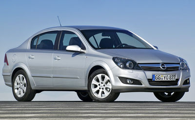 Opel Astra Sedan - Foto
