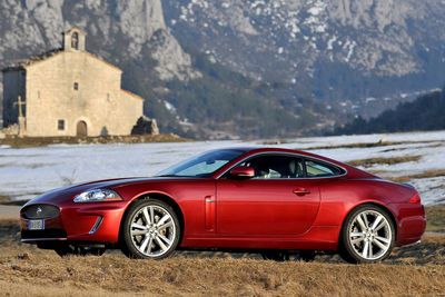 Jaguar XK Coupé y XK Convertible - Foto