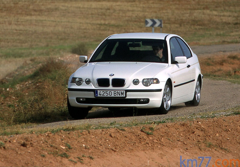 BMW 318ti Compact (2002) | magnífico que arrastra mucho peso - km77.com