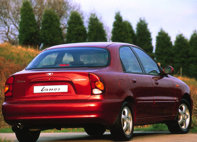 Daewoo Lanos 4p - Ligero retoque de diseño, el resto igual - Foto