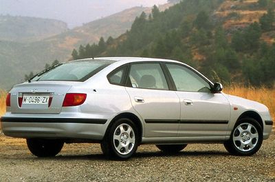 Hyundai Elantra - Más grande, mejor equipado y más caro - Foto