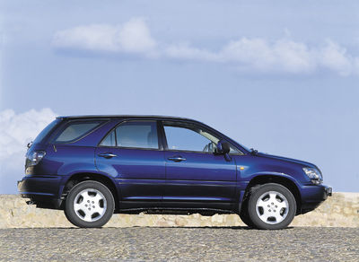 Lexus RX300 - Lujo con aspecto de todo terreno - Foto