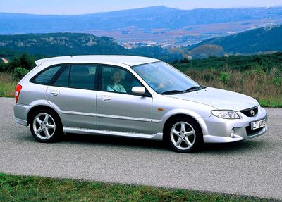 Mazda 323 - Cambios en motores, equipamiento y aspecto - Foto