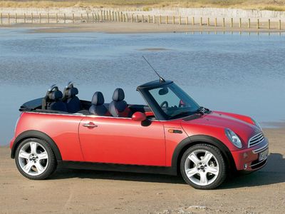 Mini Cabrio - Capota eléctrica de lona y cuatro plazas - Foto