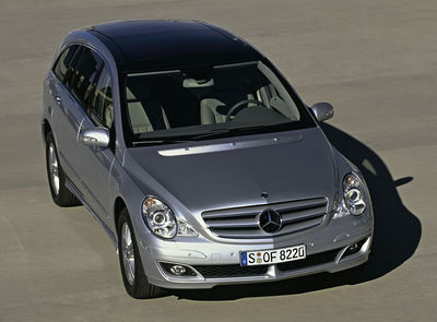 Mercedes-Benz Clase R - Un vehículo entre monovolumen y todo terreno, de 5,2 m de largo - Foto