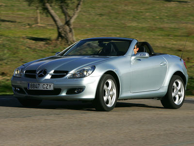 Mercedes-Benz SLK 350 7G-Tronic - Bueno como cupé y mejor como descapotable - Foto