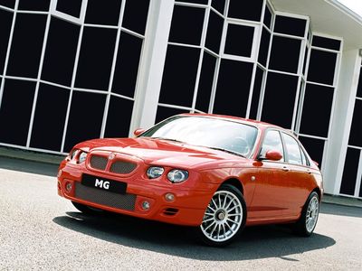 MG ZT - De berlina lujosa a berlina deportiva - Foto