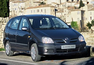 Nissan Almera Tino - Cambio de diseño interior y nuevos motores Diesel - Foto