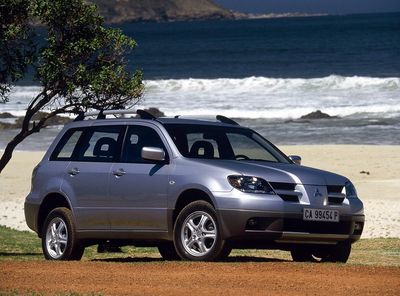 Mitsubishi Outlander - Bien en carretera y más costoso que sus rivales - Foto