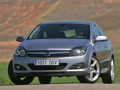 Opel Astra GTC - Un cupé práctico y dinámicamente semejante al resto de la gama Astra - Foto