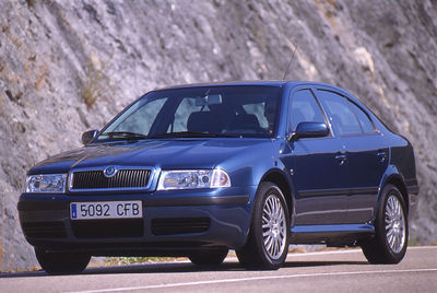 Škoda Octavia 2000 - Foto