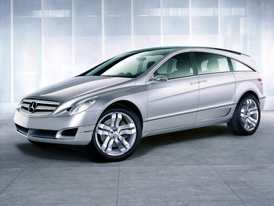 Mercedes-Benz Vision GST - Cinco metros, seis plazas, ocho cilindros y a la venta en 2004 - Foto