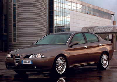 Alfa Romeo 166 - Cambio de aspecto y motores en noviembre - Foto