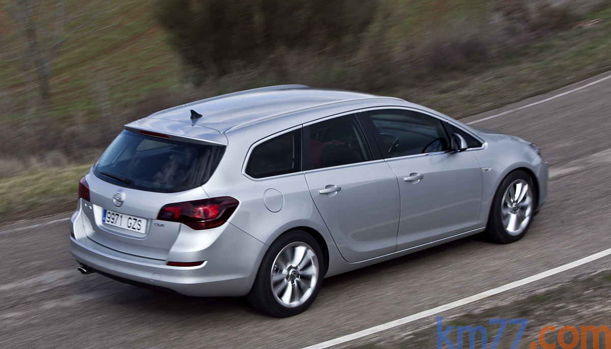 Опель универсал 2012. Opel Astra j 2010 универсал. Opel Astra Sports Tourer 2012 универсал. Opel Astra j универсал 2014.