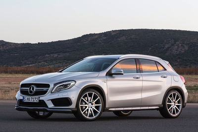 Mercedes-Benz Clase GLA 45 AMG 2014 - Foto