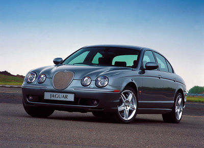 Jaguar S-Type - Gana en estabilidad y equipamiento - Foto
