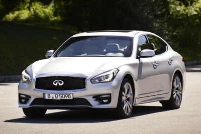 Infiniti Q70 (2015) - Foto