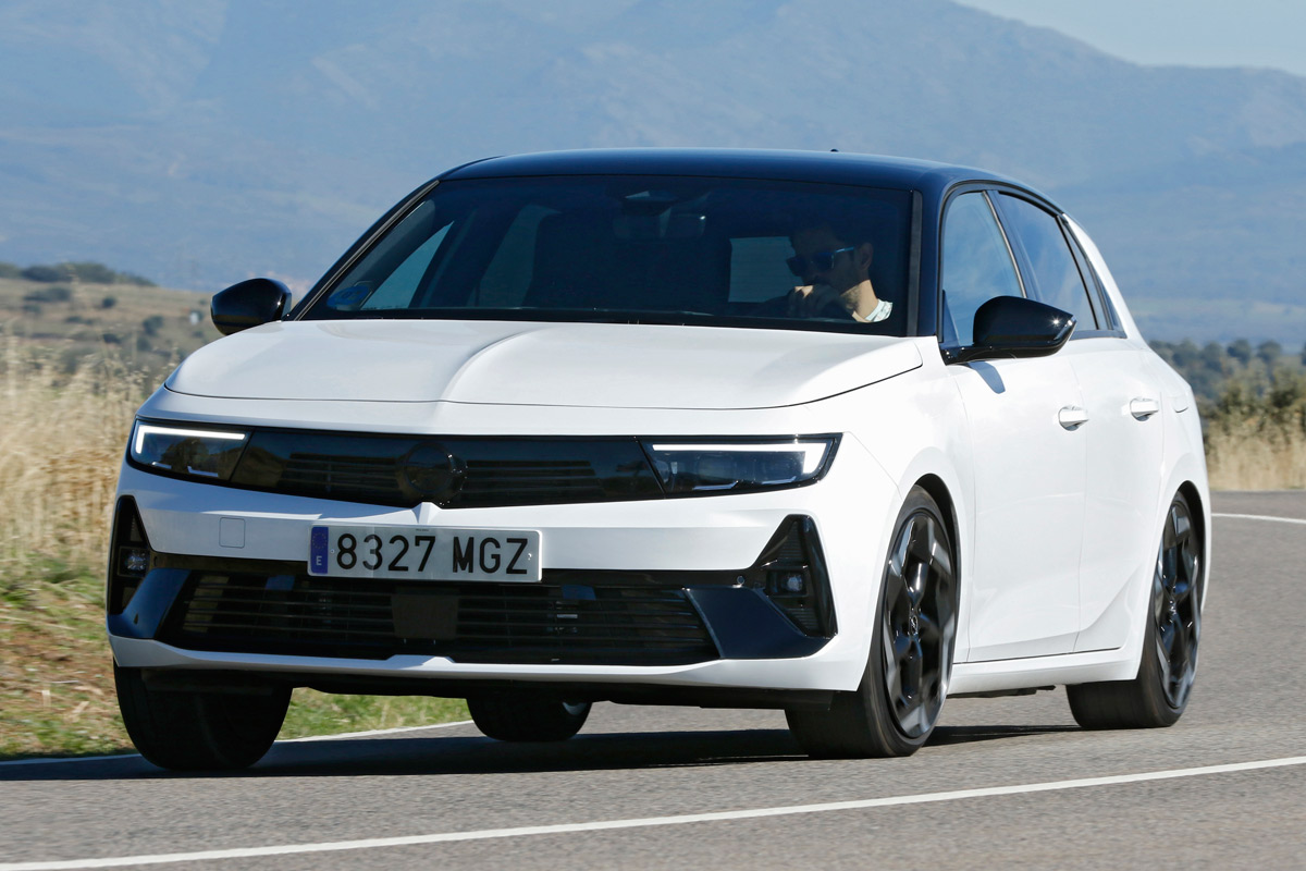 Opel Astra GSe (2023) - La fiche technique